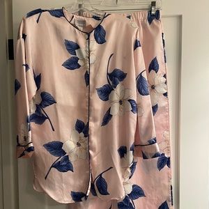 Beautiful Pale Pink Blush floral pajamas Natori II Size Small